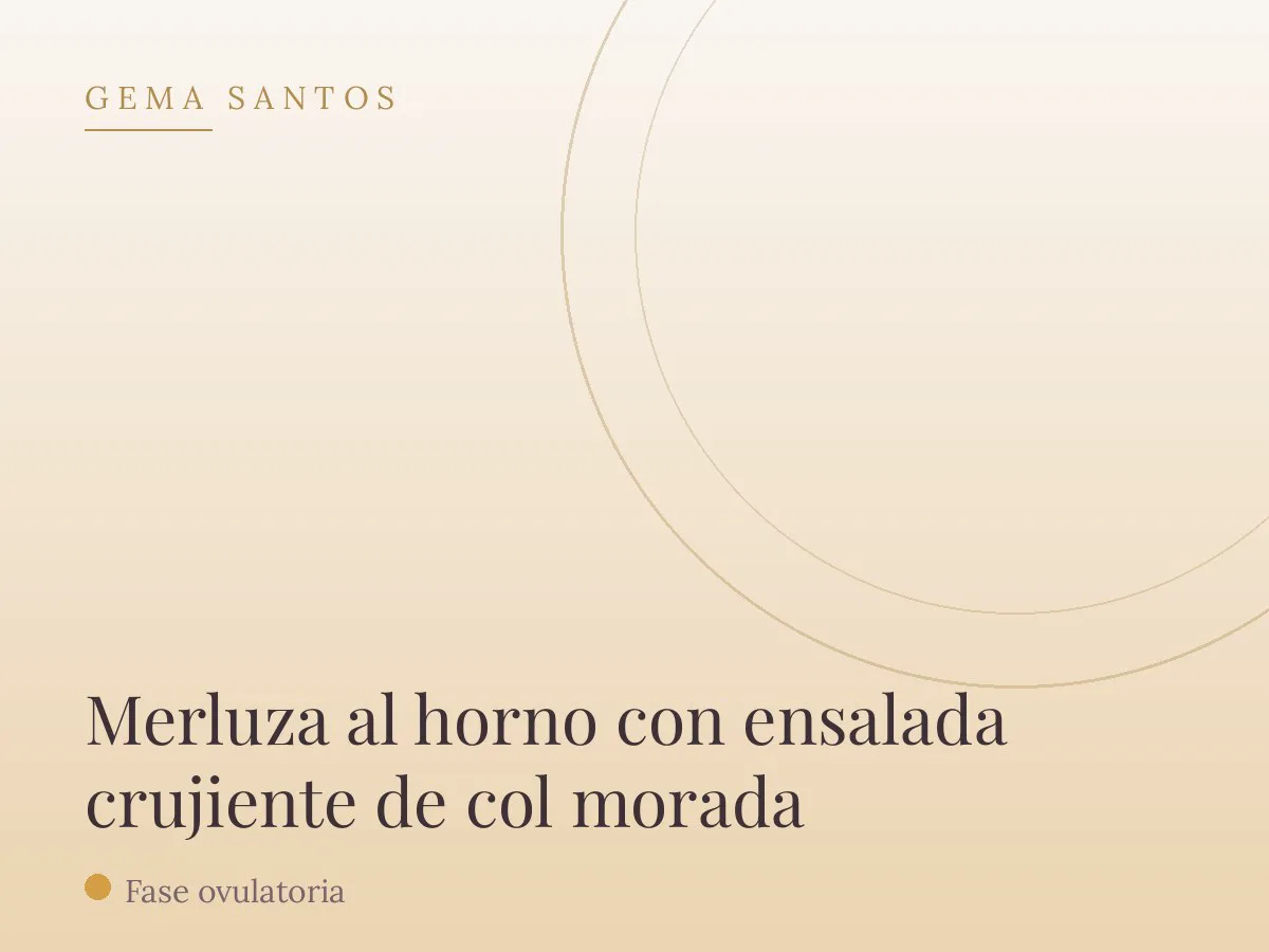Merluza al horno con ensalada crujiente de col morada