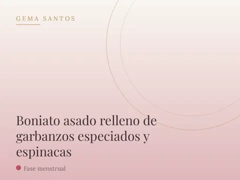 Boniato asado relleno de garbanzos especiados y espinacas