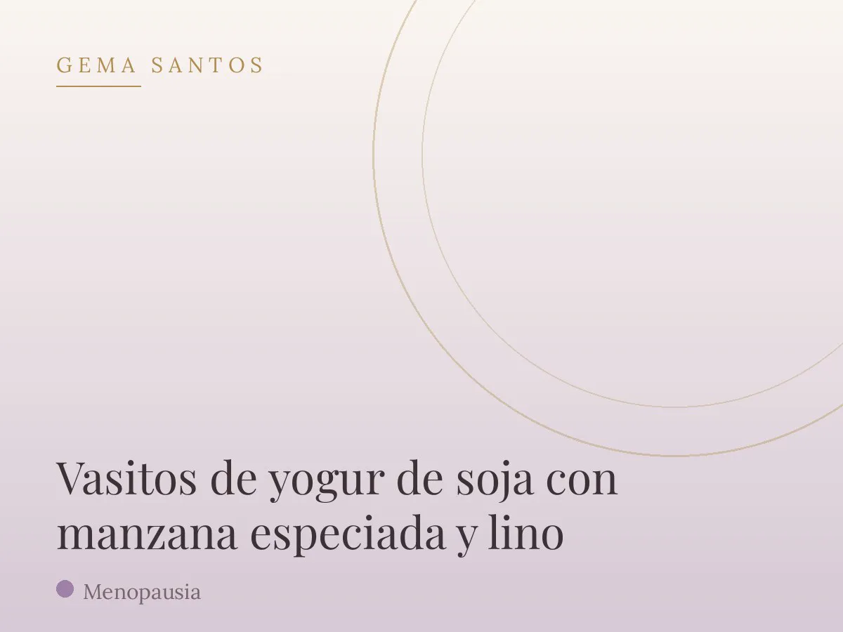 Vasitos de yogur de soja con manzana especiada y lino