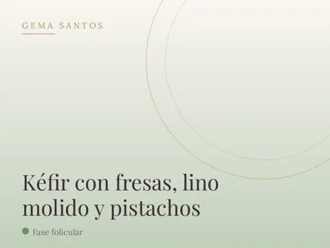 Kéfir con fresas, lino molido y pistachos